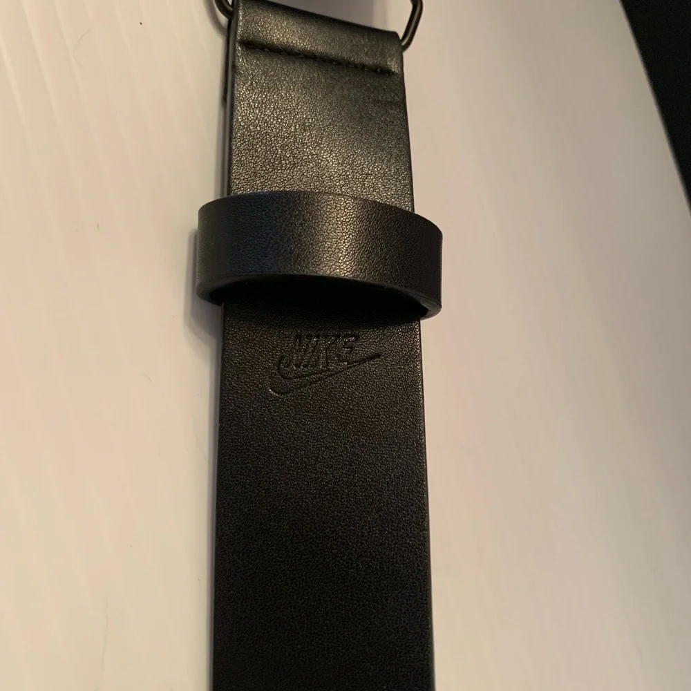 Nike Mens XL 42-44 Belt Black Synthetic Leather With Metal Buckle New with Tag